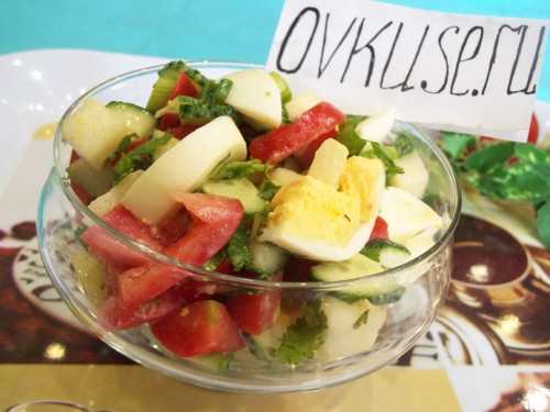 Овощной салат с дыней и яйцами Овощной салат с дыней и яйцами