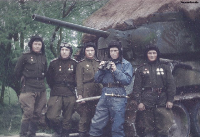 Т-34-85, подожженный панцерфаустом, и замечательные очки, спасшие мехвода Т-34-85, подожженный панцерфаустом, и замечательные очки, спасшие мехвода