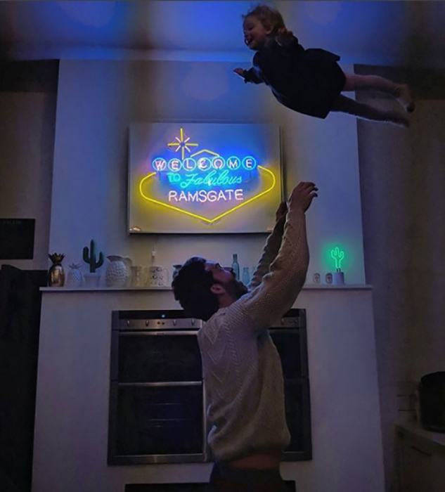 Полеты дома. Instagram father_of_daughters. Полеты дома. Instagram father_of_daughters.