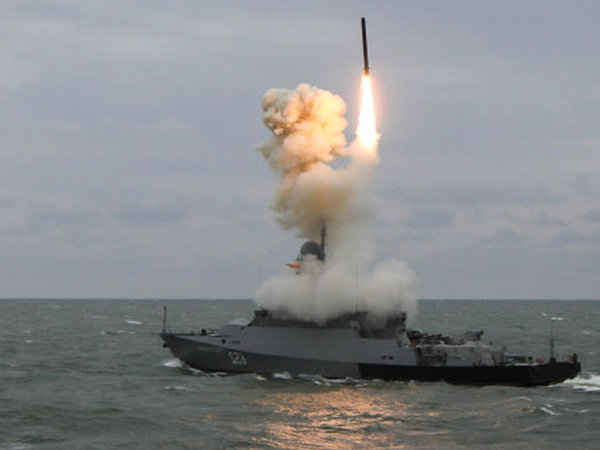 Россия перебрасывает к берегам Украины боевые корабли с «Калибрами» Россия перебрасывает к берегам Украины боевые корабли с «Калибрами»