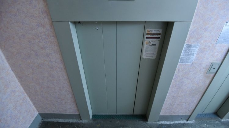 Медведев поручил разработать систему прямых закупок лифтов у производителей