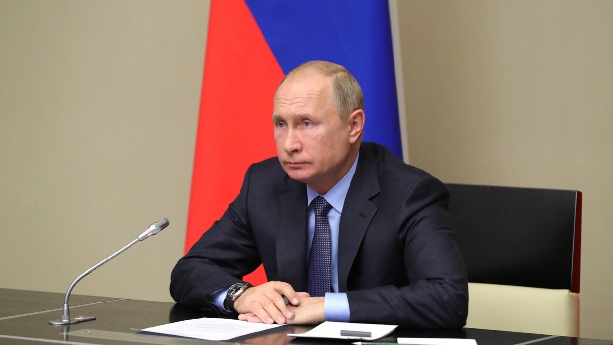 Путин поблагодарил председателя Конституционного суда Зорькина за работу