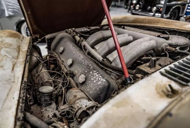 С виду эксклюзивный Mercedes-Benz 300SL пока никак не тянет на 2 миллиона долларов С виду эксклюзивный Mercedes-Benz 300SL пока никак не тянет на 2 миллиона долларов