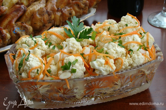 На следующий день вкусная пикантная закуска готова! Перед подачей посыпать рубленой зеленью. На следующий день вкусная пикантная закуска готова! Перед подачей посыпать рубленой зеленью.