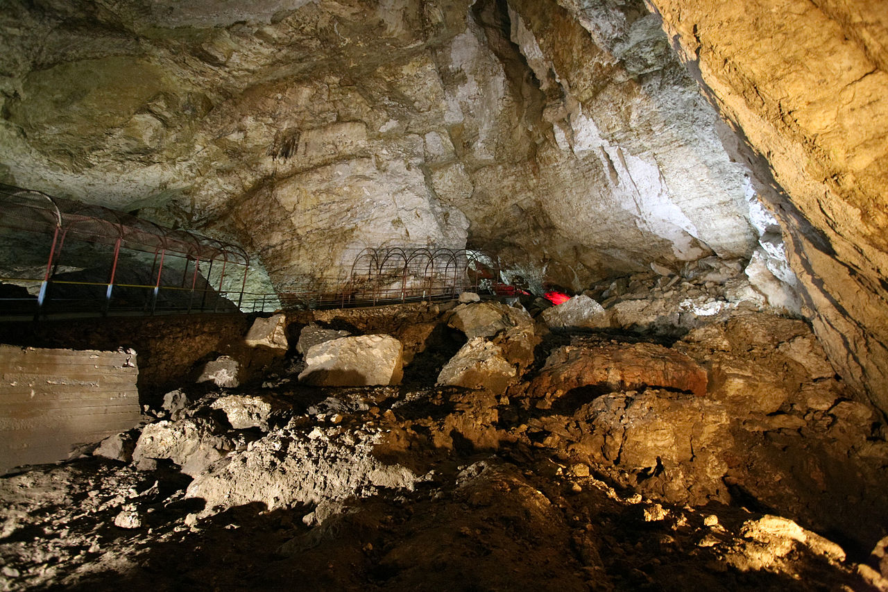 Иверская пещера новый Афон