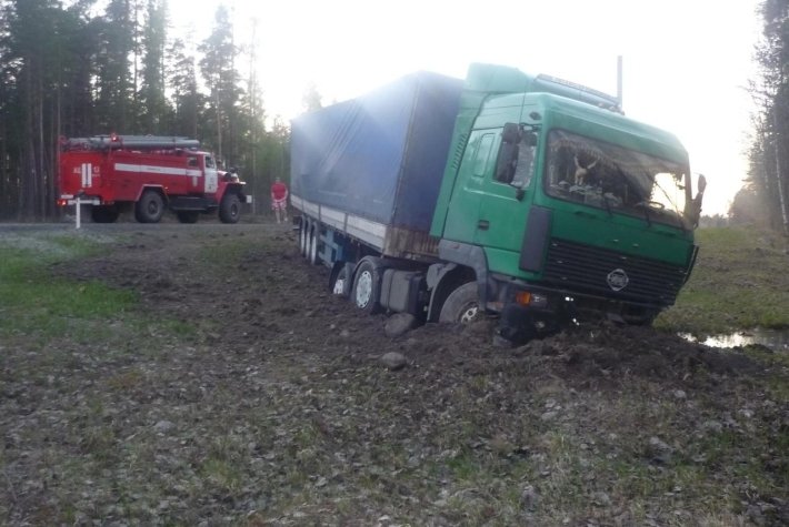 В Калужской области столкнулись  два большегруза, есть пострадавший