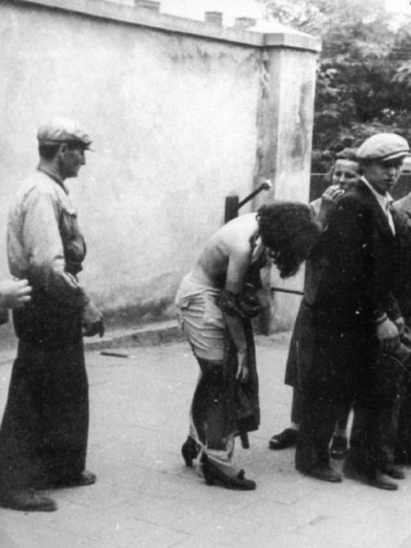 Как украинские националисты из ОУН Степана Бандеры убивали еврейское население на Украине в 1941 году (ФОТО 18+) Как украинские националисты из ОУН Степана Бандеры убивали еврейское население на Украине в 1941 году (ФОТО 18+)