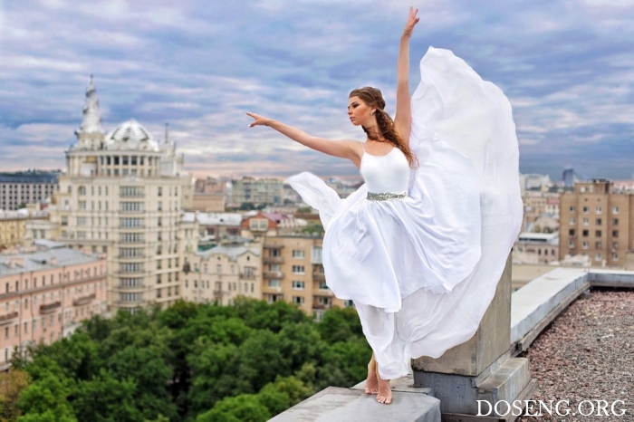 Фотопроект #MyDressStories: девушка в красивых платьях на фоне живописных мест