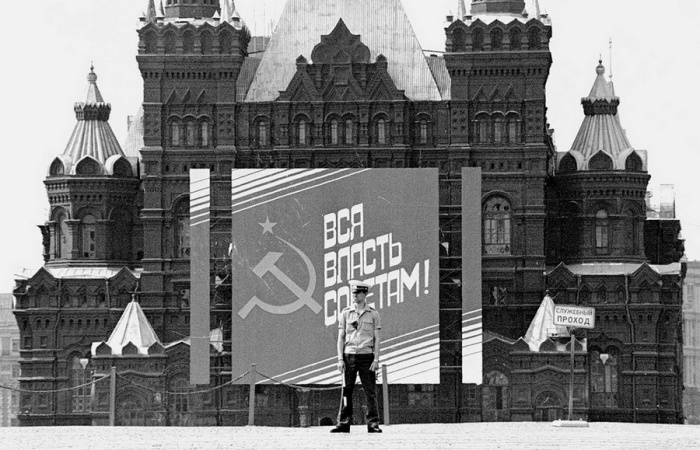 Фото было сделано в 1992 году под названием "Страж". Фото было сделано в 1992 году под названием "Страж".