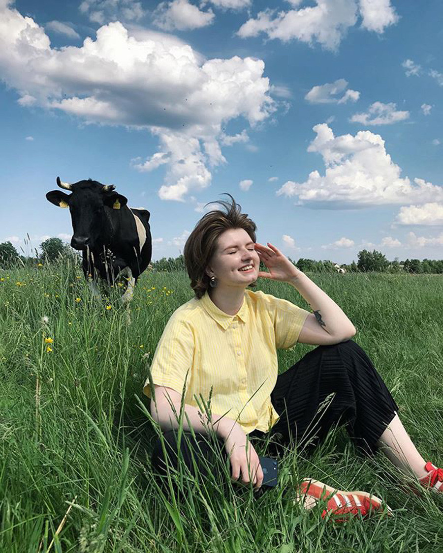Эта девушка хочет, чтобы ты лайкнул ее деревню