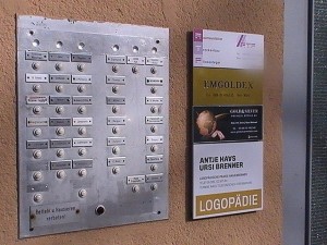 Офис Emgoldex - табличка на входе