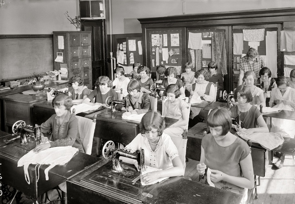 Ателье, Париж 1925.jpg Ателье, Париж 1925.jpg
