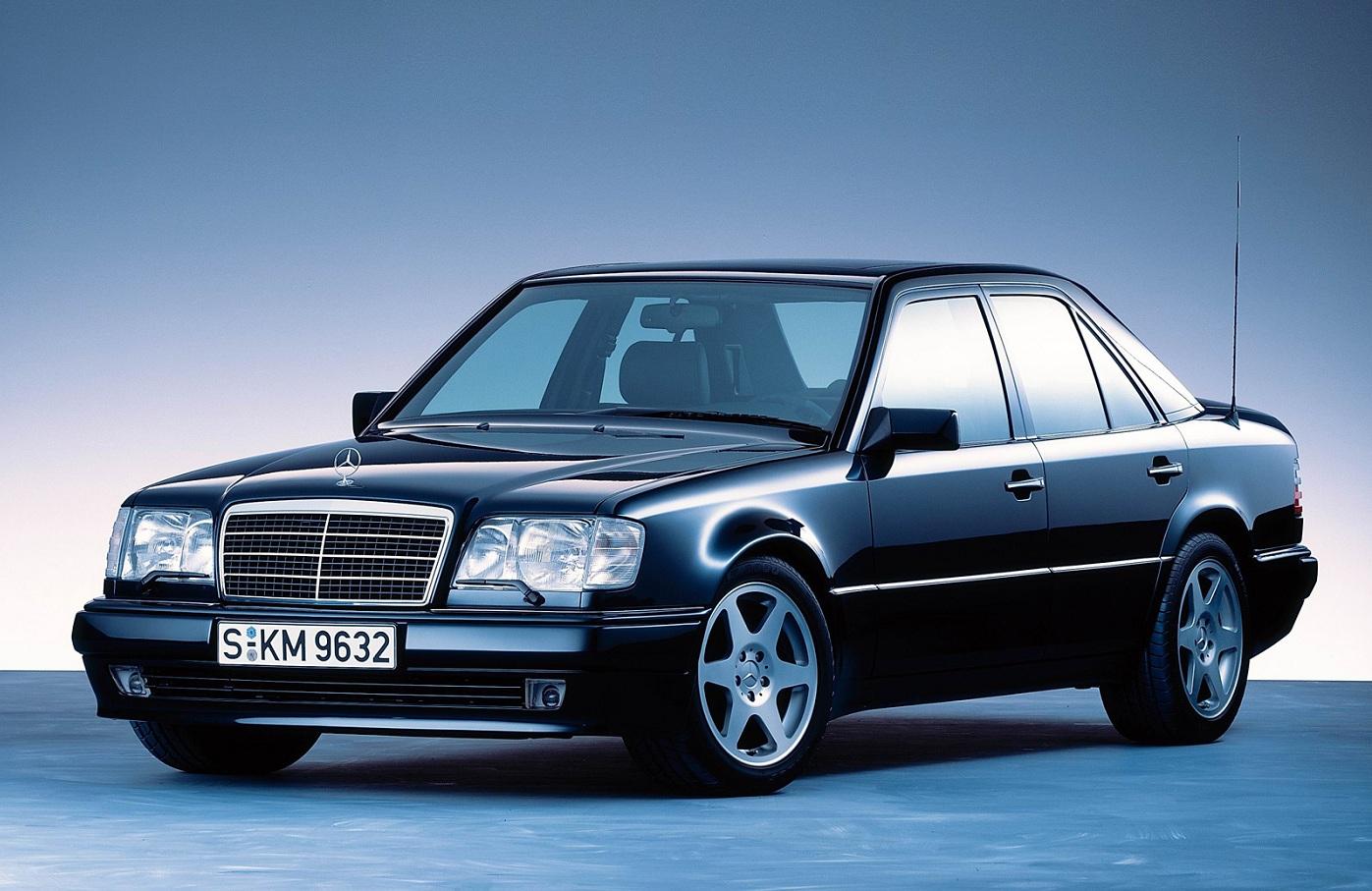 Владельцам старых машин Mercedes заплатят по 3 000 евро