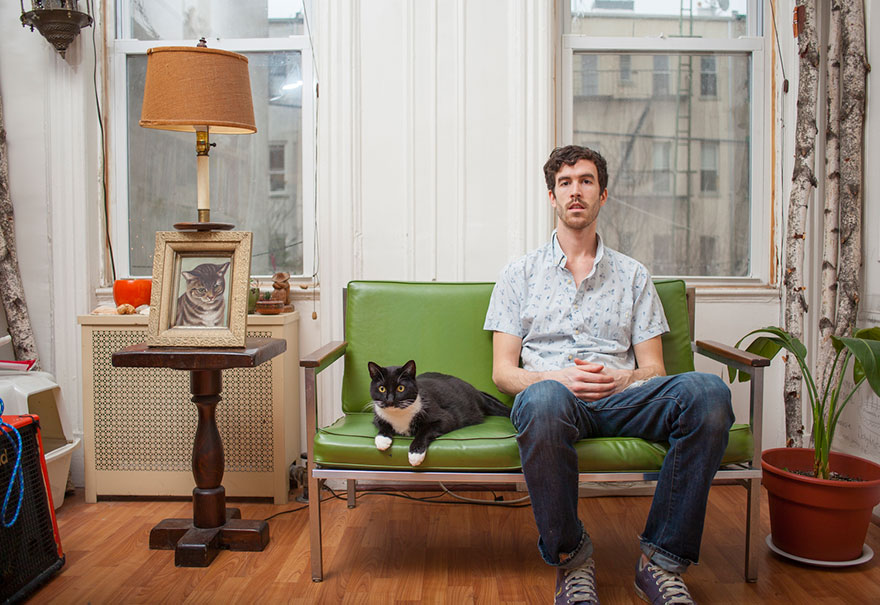 men and cats photography david williams 5 Одинокие мужчины и их котики