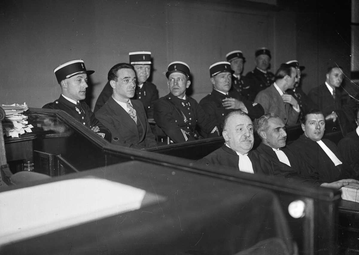 1939 год: последняя публичная казнь во Франции с помощью гильотины (10 фото) 1939 год: последняя публичная казнь во Франции с помощью гильотины (10 фото)