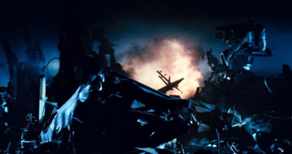 Игрушечные декорации  во время съемок постапокалиптического будущего.