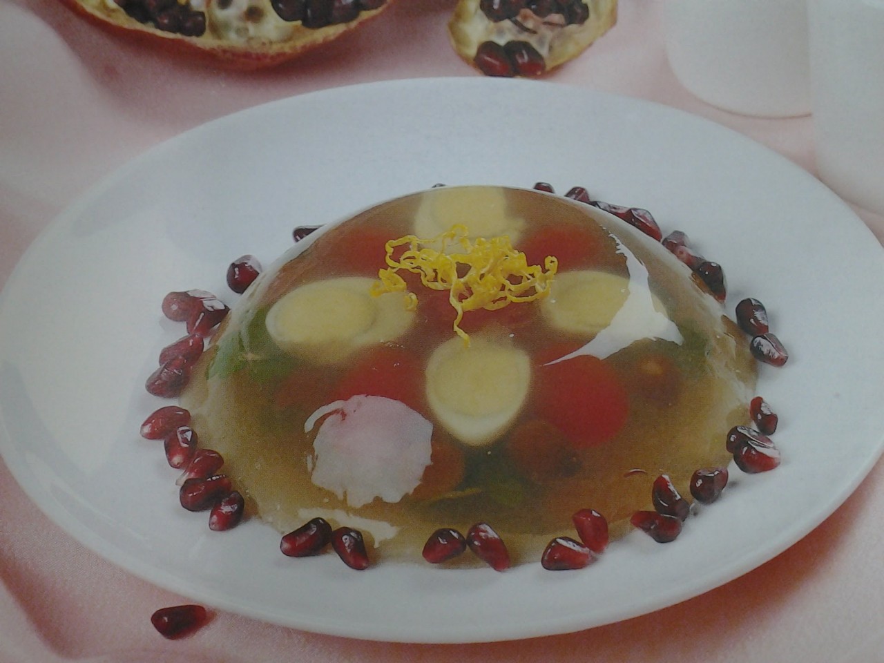 Куриное заливное с перепелиными яйцами Куриное заливное с перепелиными яйцами