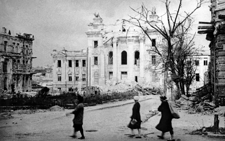 ID: 10632299 Описание: Советский Союз. Севастополь. Здание Института физических методов лечения имени И.М. Сеченова, разрушенное немецкой армией, 1944 год. Евгений Халдей/Фотохроника ТАСС