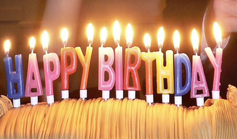 Марсоход Curiosity спел сам себе песенку Happy Birthday, что конечно немного печально.