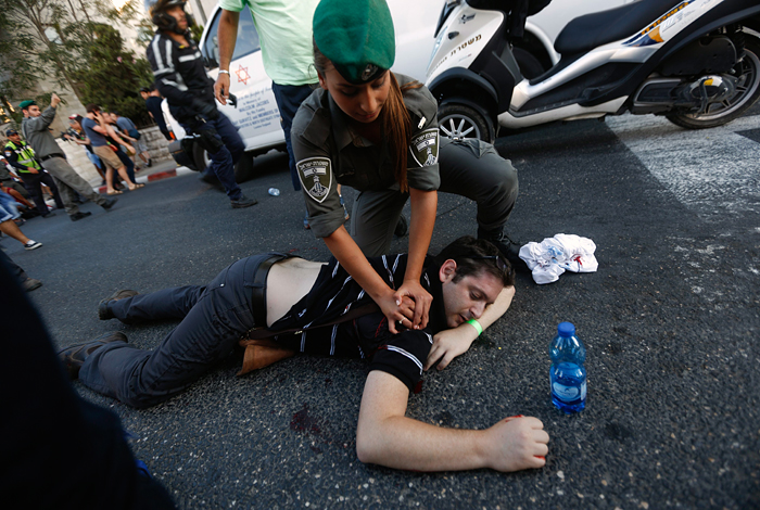 Нападение на участников гей-парада в Иерусалиме - фото 6 из 7