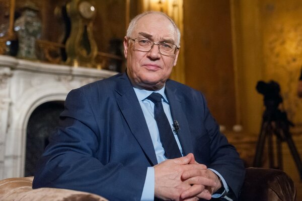 Лев Гудков: большинство россиян не верят словам чиновников, когда слышат о росте доходов и улучшении жизни Лев Гудков: большинство россиян не верят словам чиновников, когда слышат о росте доходов и улучшении жизни