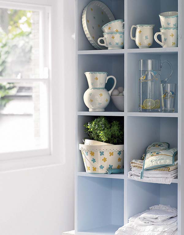   .      Laura Ashley