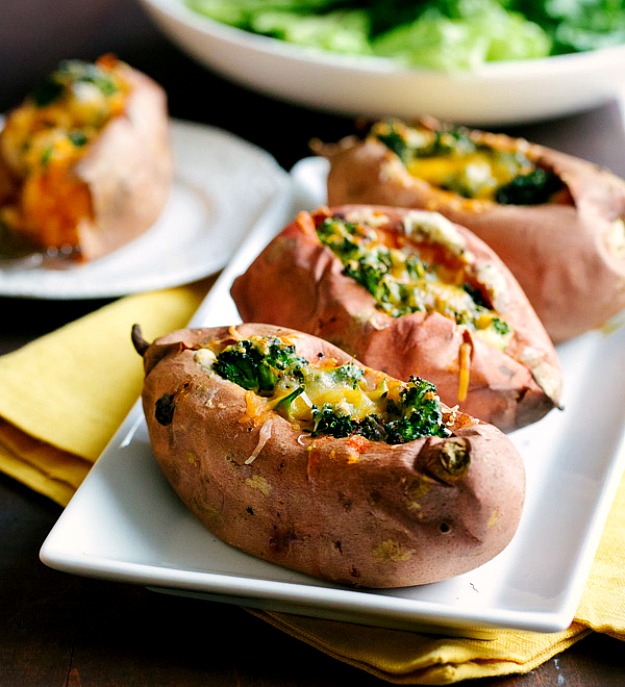 Запечённый картофель с брокколи под сырной корочкой Запечённый картофель с брокколи под сырной корочкой
