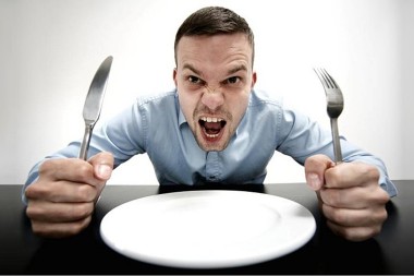 Ученые выяснили, почему люди становятся агрессивными, испытывая голод