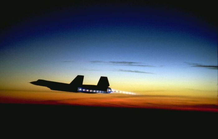 SR-71 «Blackbird» - рекордная скорость даже на одном двигателе. SR-71 «Blackbird» - рекордная скорость даже на одном двигателе.
