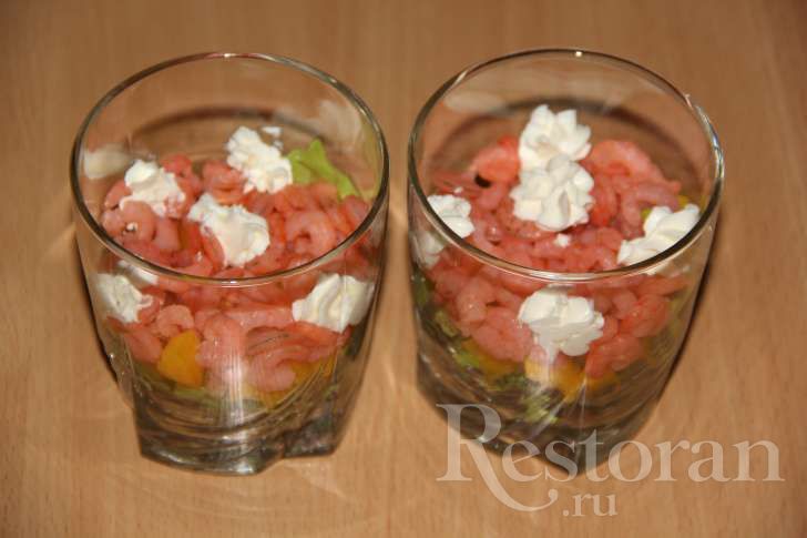 Салат - коктейль с креветками и сливочным сыром