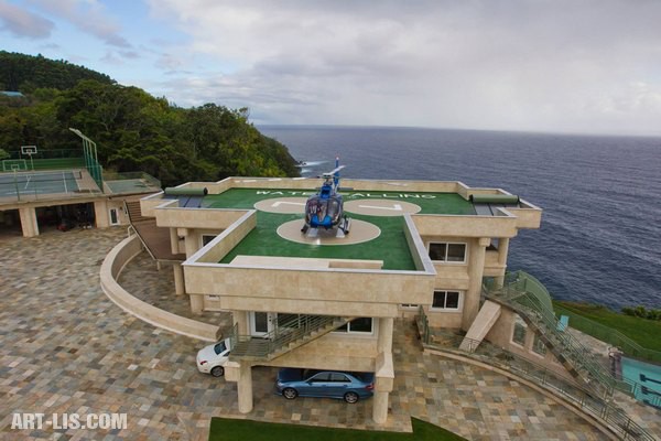Вертолетная площадка на крыше дома