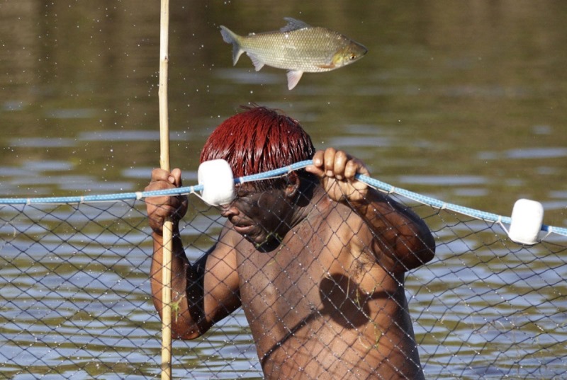 Kak rybachat i ohotjatsja indejcy Amazonii 