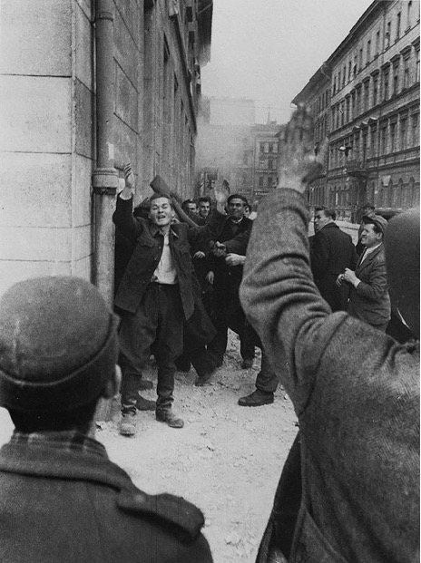 Венгрия 1956 год – как фашисты убивали коммунистов (18 +) Венгрия 1956 год – как фашисты убивали коммунистов (18 +)