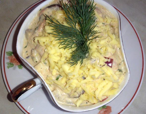 САЛАТ ИЗ ТУНЦА С ЯЙЦАМИ И ЛУКОМ
