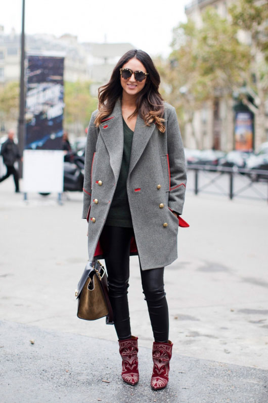 Девушка в полусапожках