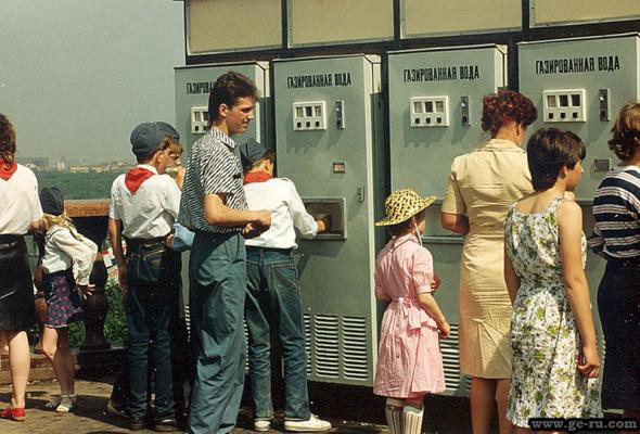 Лето, 1989 года. Автоматы газированной воды в приморском городе. история, очереди, пустые прилавки, ссср
