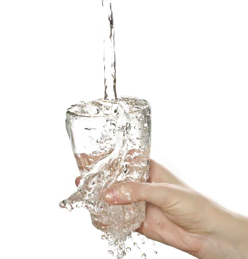 1355752190 kuttelvaserova shutterstock Стакан с водой   Glass of water