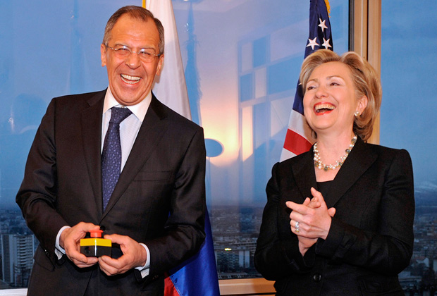 На символической кнопке, с нажатия на которую должна была начаться &quot;перезагрузка&quot; отношений России и США, по ошибке было написано &quot;перегрузка&quot;. 9 марта 2009