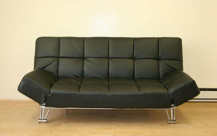 Кожаный диван от J&M Furniture