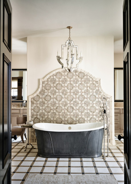 Средиземноморский Ванная комната by Wiseman & Gale Interiors