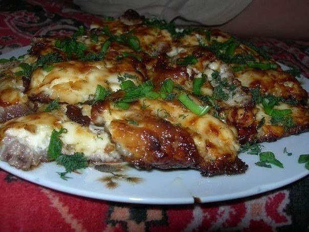 Правильнее было бы написать «очень вкусно и просто». Мясо «Вкусный уголок»