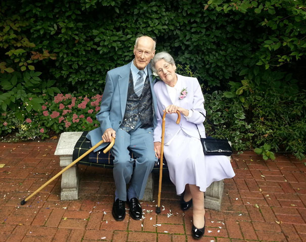 Тед женится на своей милой Жаннет. Обоим по 98 лет