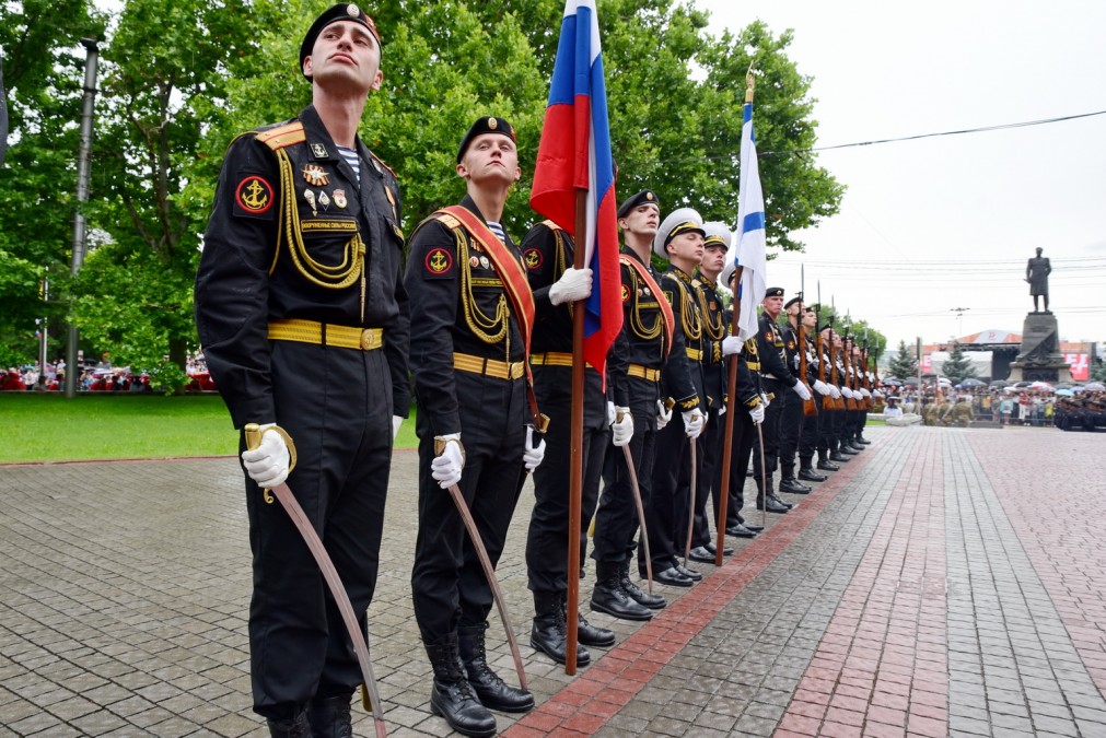 Фоторепортаж: в Севастополе прошел парад в честь 75-летия Победы