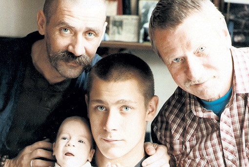 Иван Иванович с сыном Андреем и внуками Ваней и Кирюшей