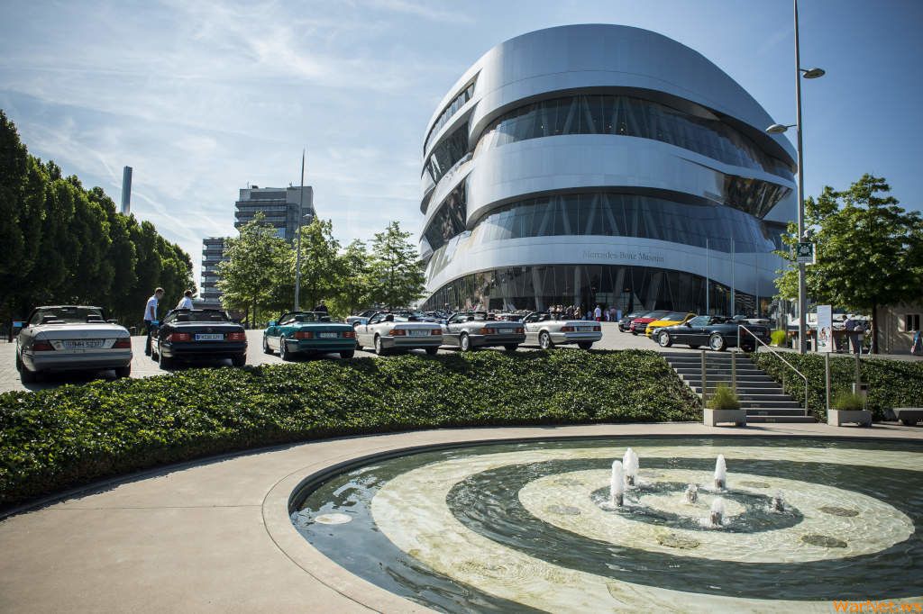 100-летие BMW: Mercedes приготовил «подарок» конкуренту