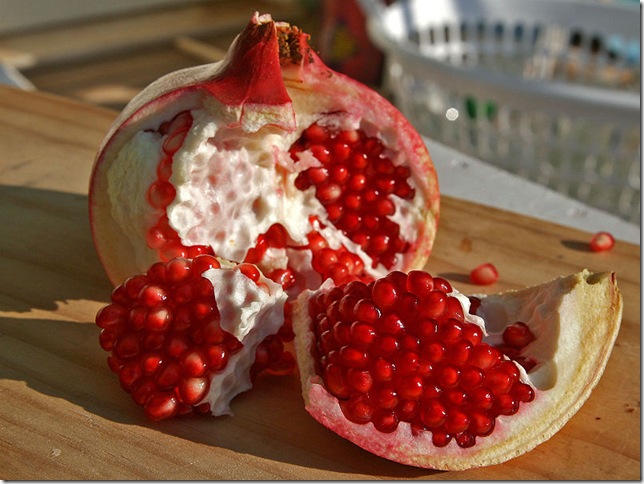 800px-Pomegranate