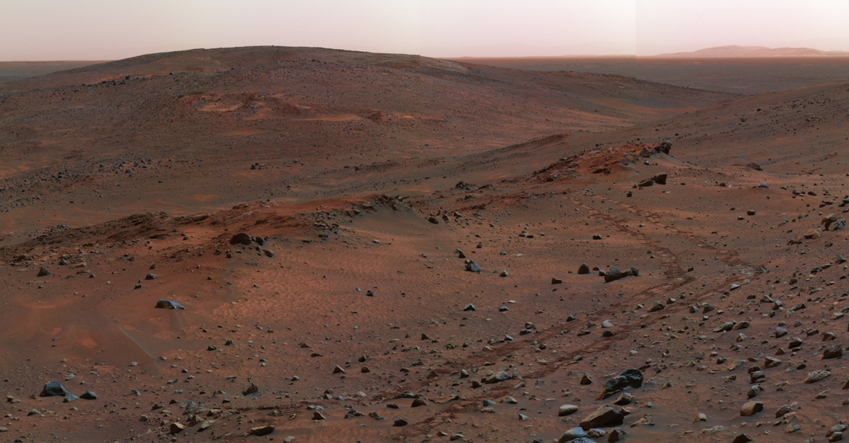 Поверхность Марса красного цвета из-за наличия оксидов железа в почве. (NASA/JPL)