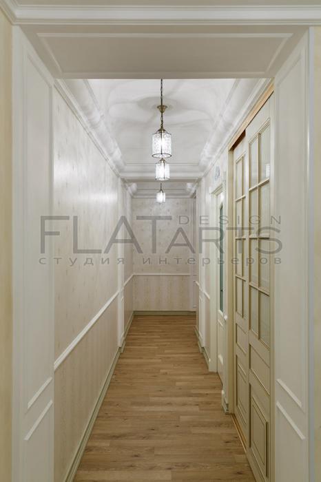 Белые двери в интерьере коридора Фотографии квартиры 134 кв.м. до и после ремонта