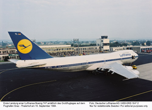 Boeing 747 авиакомпании Lufthansa в ретро-ливрее