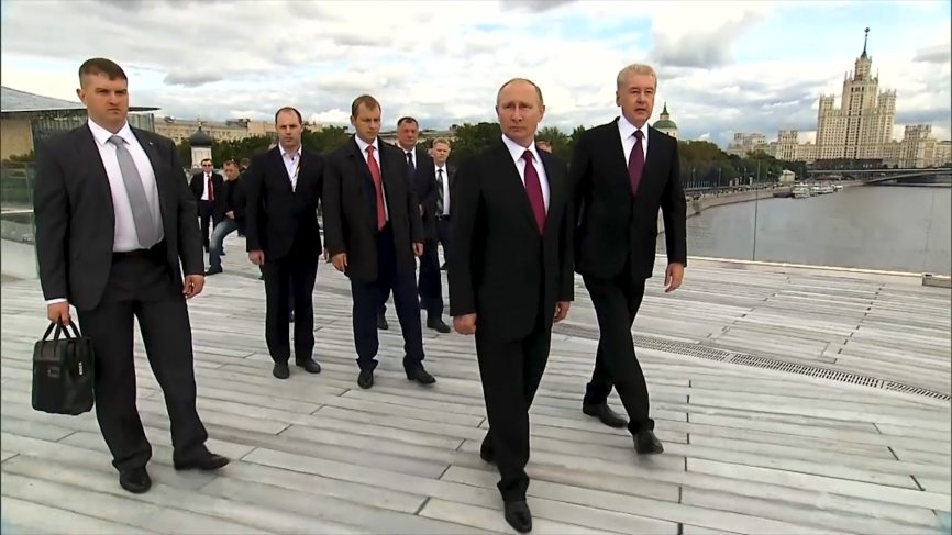 «Умеете решать самые сложные задачи»: Путин похвалил Собянина на инаугурации мэра Москвы